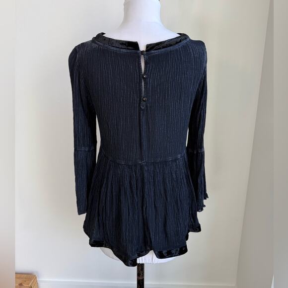 ANTHROPOLOGIE ERI + ALI BLACK FLOWY TOP VELVET TRIM BELL SLEEVES XS - Picture 4 of 9
